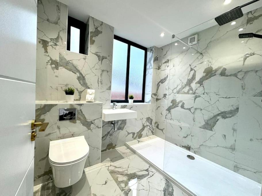 Bournemouth Getaway: 3Br Apartment Near Beach Exteriér fotografie